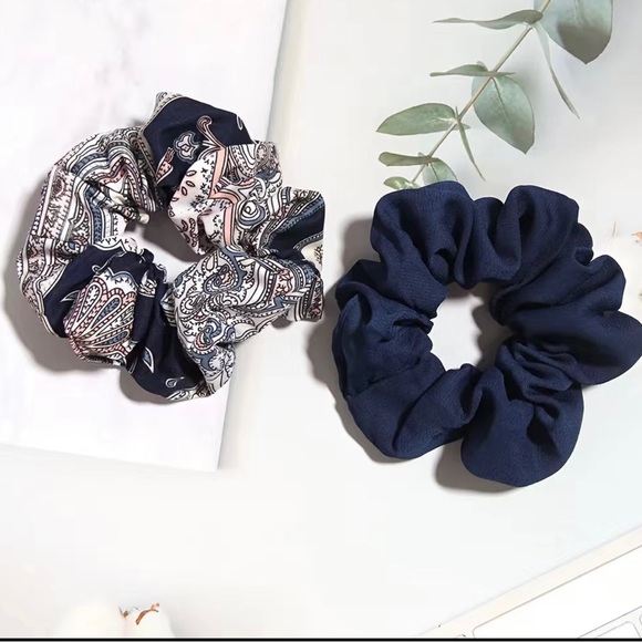 💢New❗️2 pcs Large Vintage woman hair tie 💢🛍️ - Picture 2 of 2